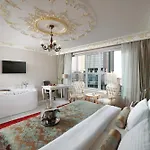 فندق White Monarch 4*