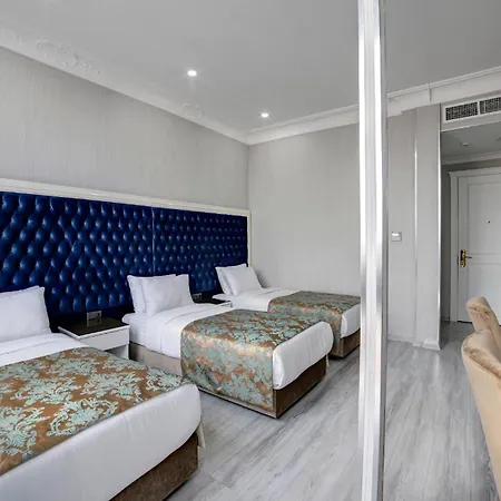 White Monarch Hotell 4*